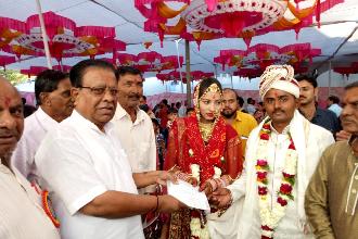 MAHAJN NU MAMERU ANTARGHAT VADHU 11 KANYANE RS. 11,000 NA BOND ARPAN KARVAMA AVYA.