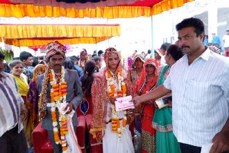Samuh Lagan organized for 5 couples of Barot Community